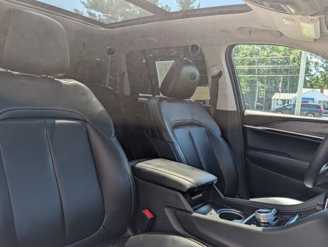 Used 2024 Jeep Grand Cherokee Limited w/ Black Appearance Package AWD/4WD image 14