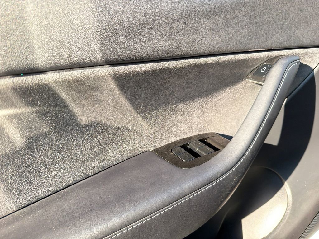 Used 2021 Tesla Model Y Long Range image 32