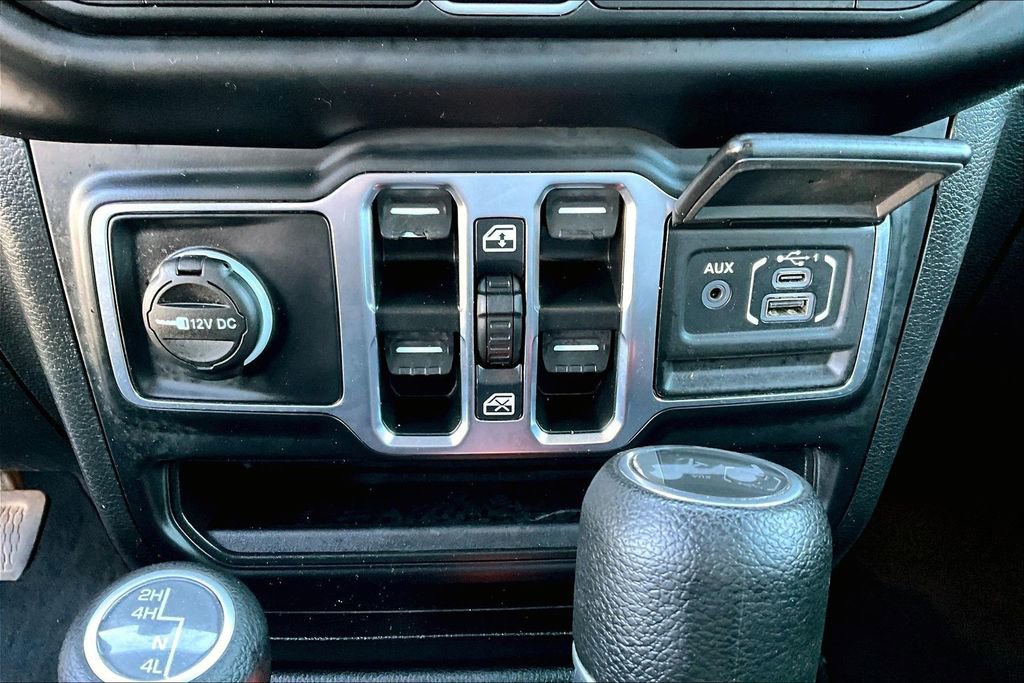 Used 2021 Jeep Wrangler Unlimited Sahara w/ Uconnect 4C Nav & Sound Group image 16