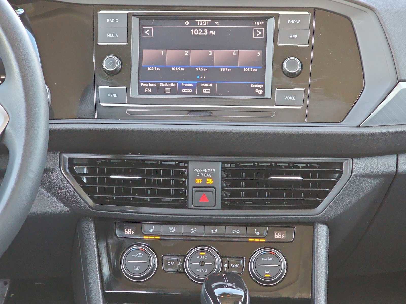 Used 2024 Volkswagen Jetta SE image 20