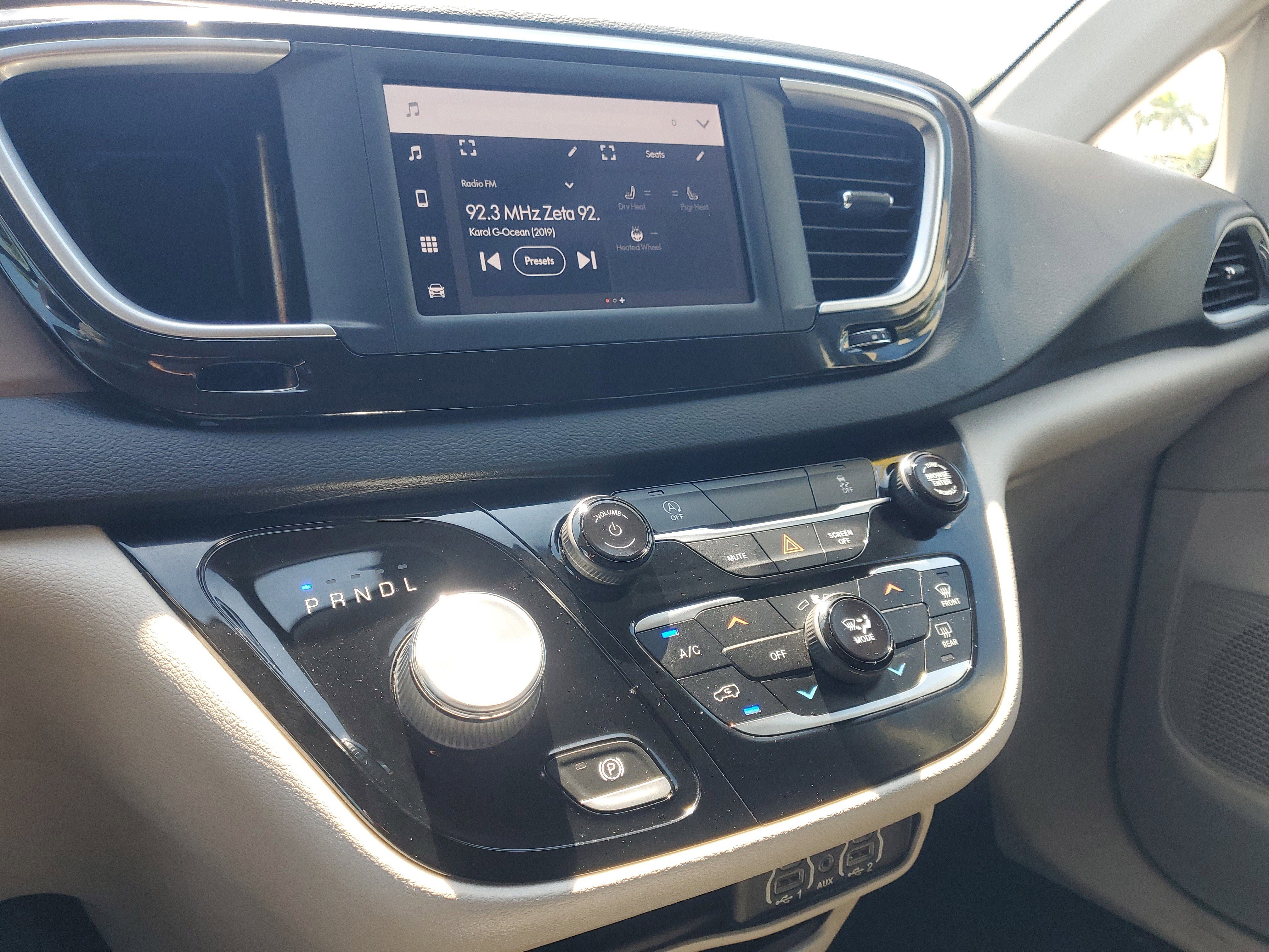 Used 2022 Chrysler Voyager LX FWD image 25