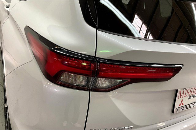 Used 2024 Mitsubishi Outlander SE image 29