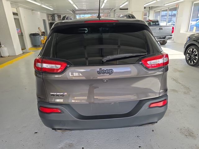 Used 2018 Jeep Cherokee Latitude w/ Altitude Package image 4