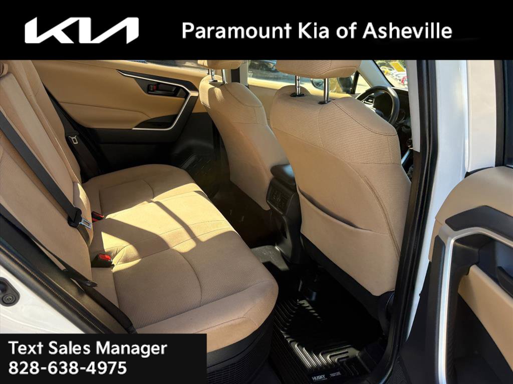 Used 2019 Toyota RAV4 LE AWD/4WD image 18