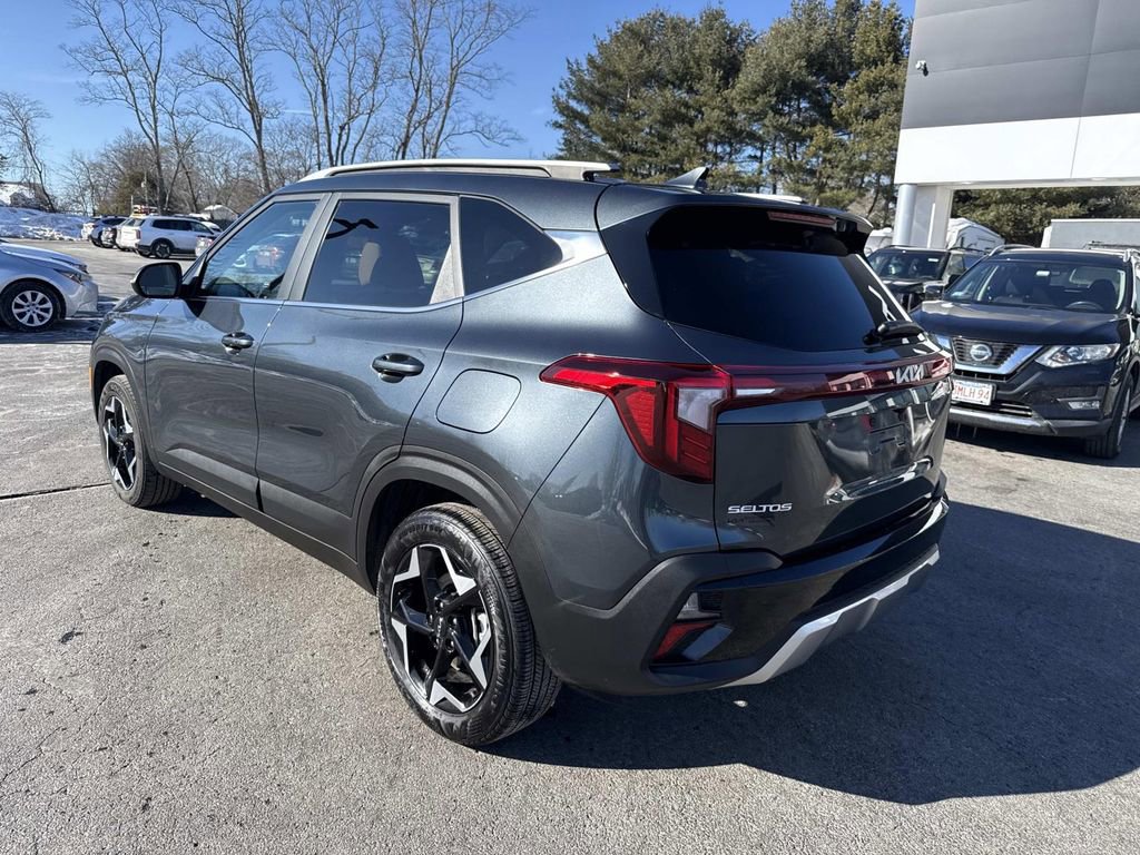 Used 2024 Kia Seltos EX image 3