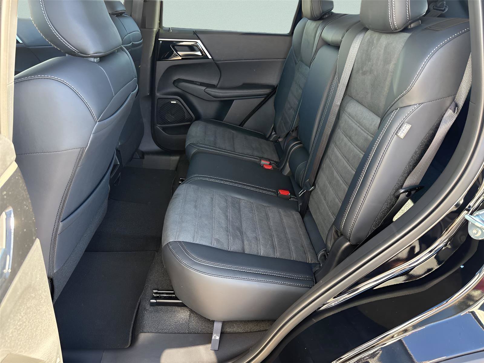 New 2026 Mitsubishi Outlander SE FWD image 26