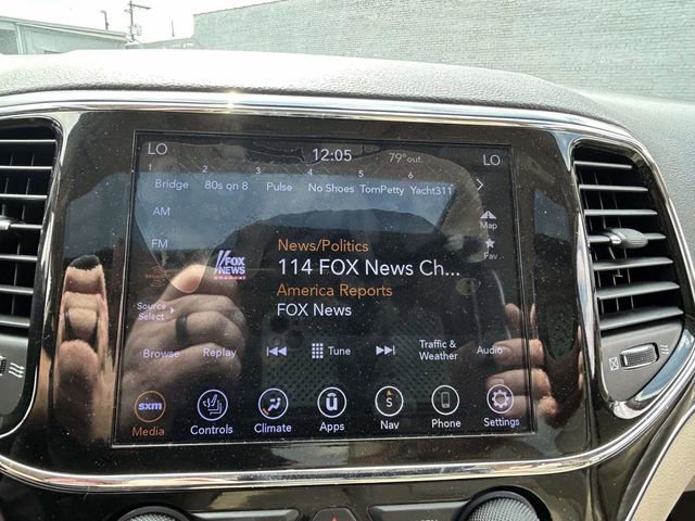 Used 2021 Jeep Grand Cherokee Limited image 16