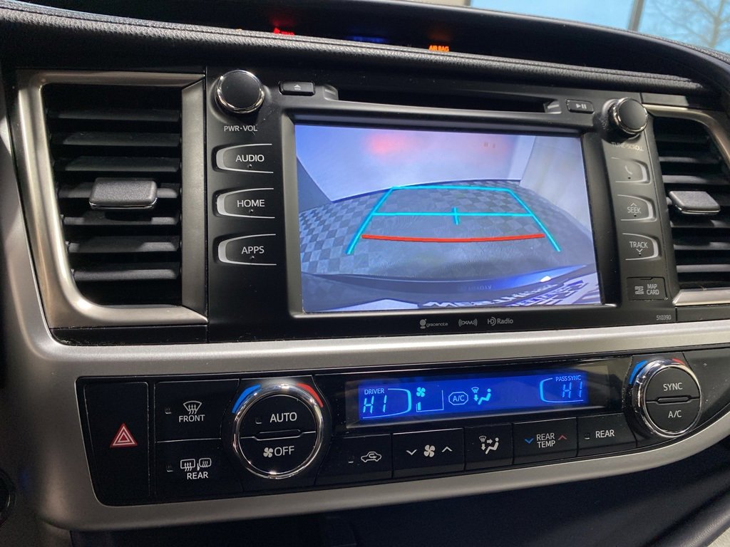 Used 2019 Toyota Highlander XLE image 14