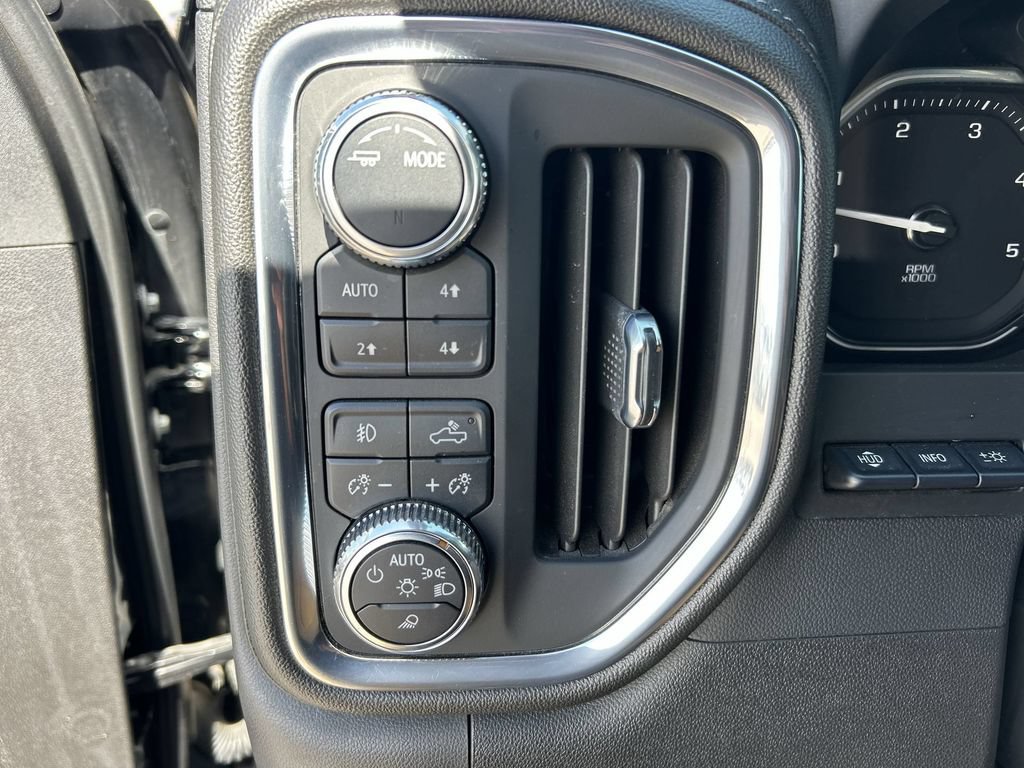 Used 2023 GMC Sierra 2500 Denali w/ Denali Black Diamond Edition AWD/4WD image 18