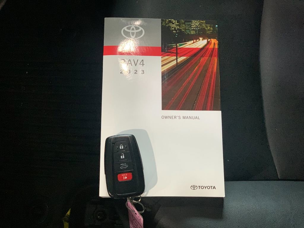 Used 2023 Toyota RAV4 XLE Premium image 12