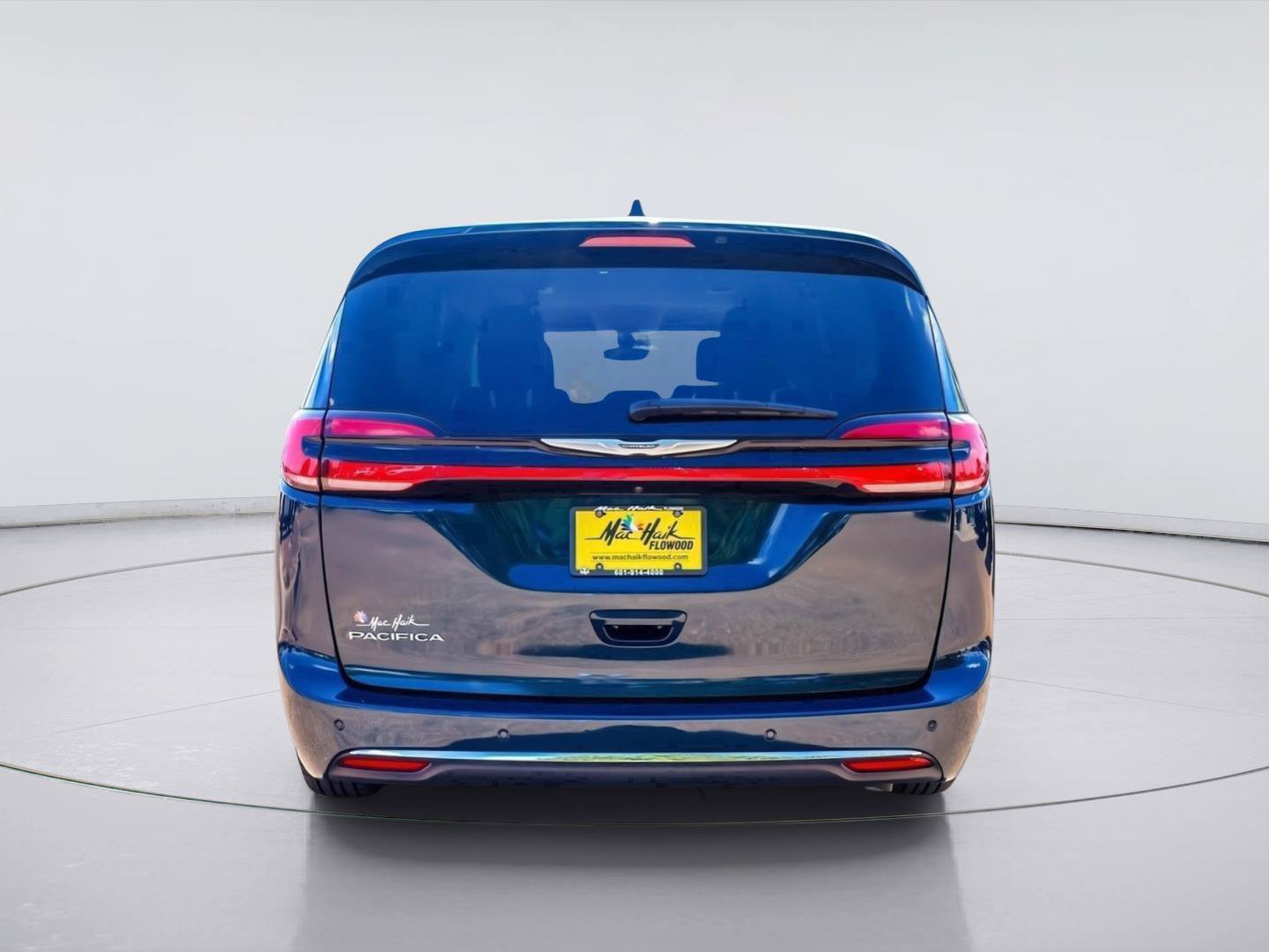 Used 2023 Chrysler Pacifica Touring-L FWD image 5