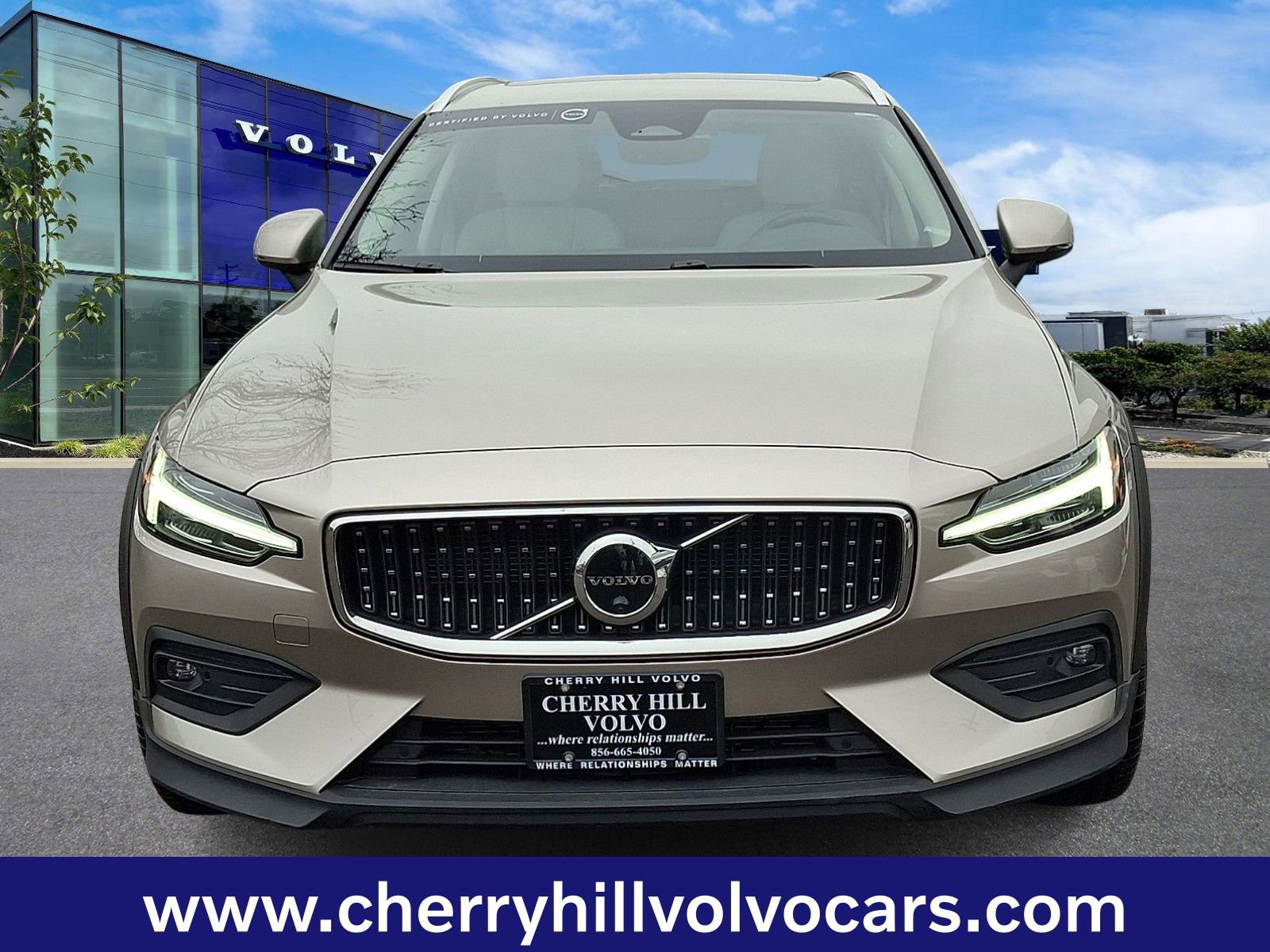 Certified 2023 Volvo V60 B5 Cross Country Plus w/ Protection Package Premier image 2