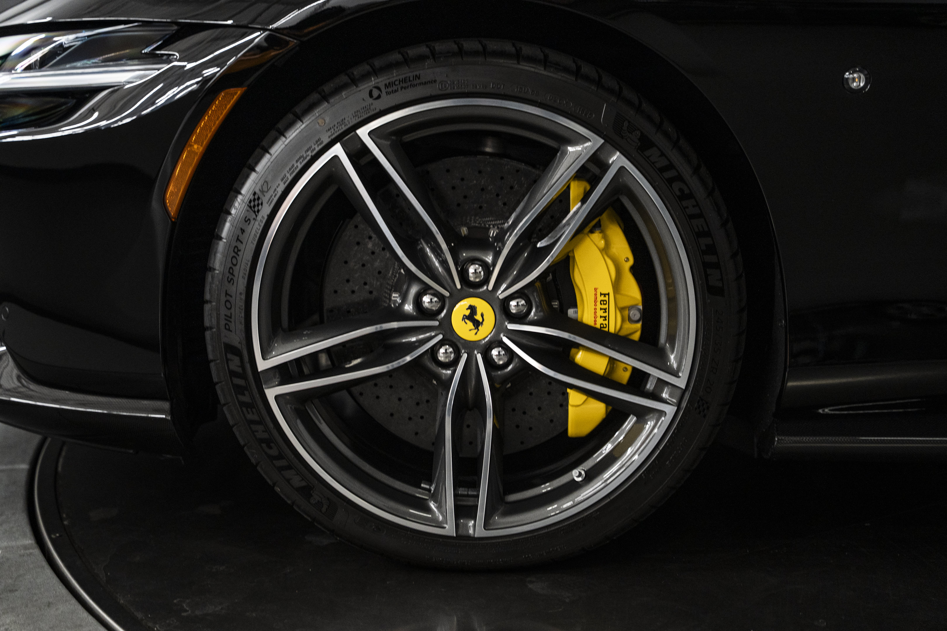 Used 2025 Ferrari Roma Spider RWD image 20