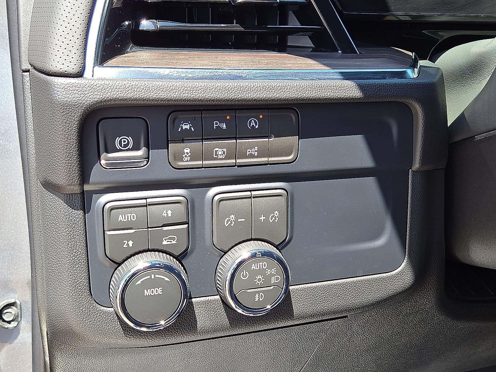 Used 2026 Chevrolet Tahoe Premier AWD/4WD image 29