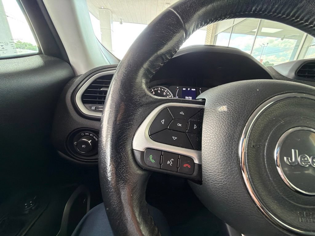 Used 2019 Jeep Renegade Latitude w/ Cold Weather Group AWD/4WD image 32