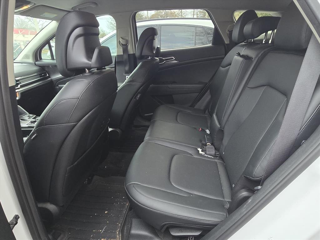 Used 2023 Kia Sportage EX image 8