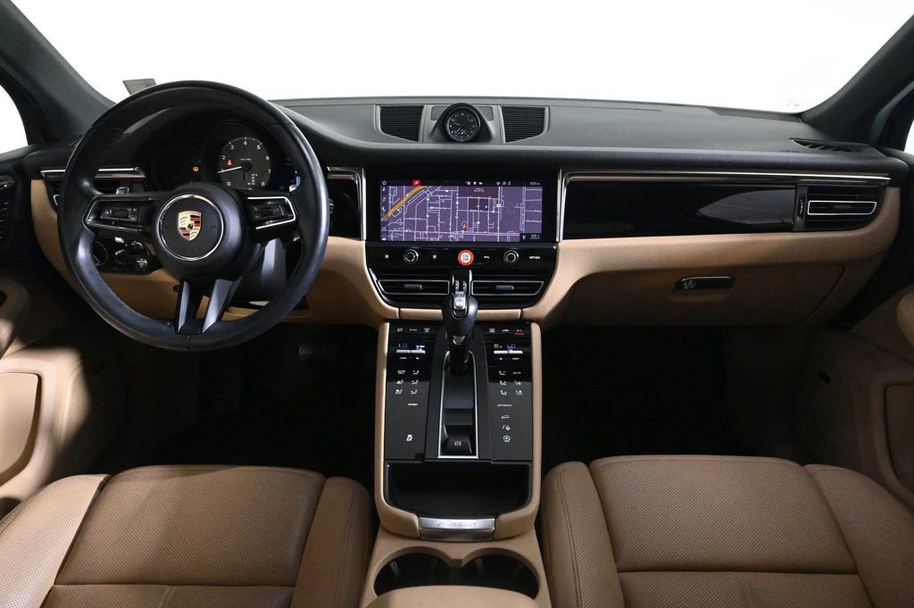 Certified 2024 Porsche Macan image 11