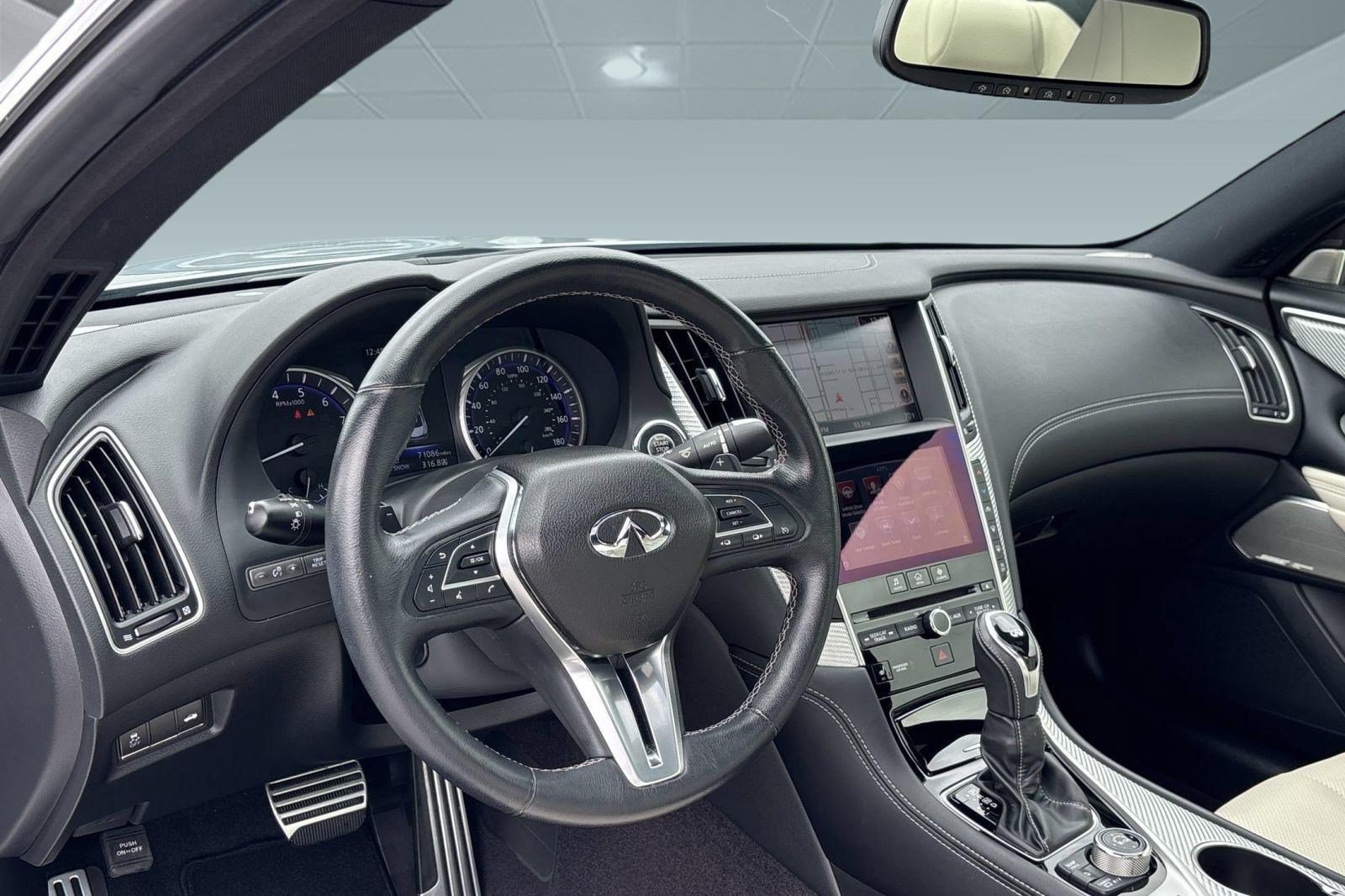 Used 2017 INFINITI Q60 Red Sport 400 RWD image 4