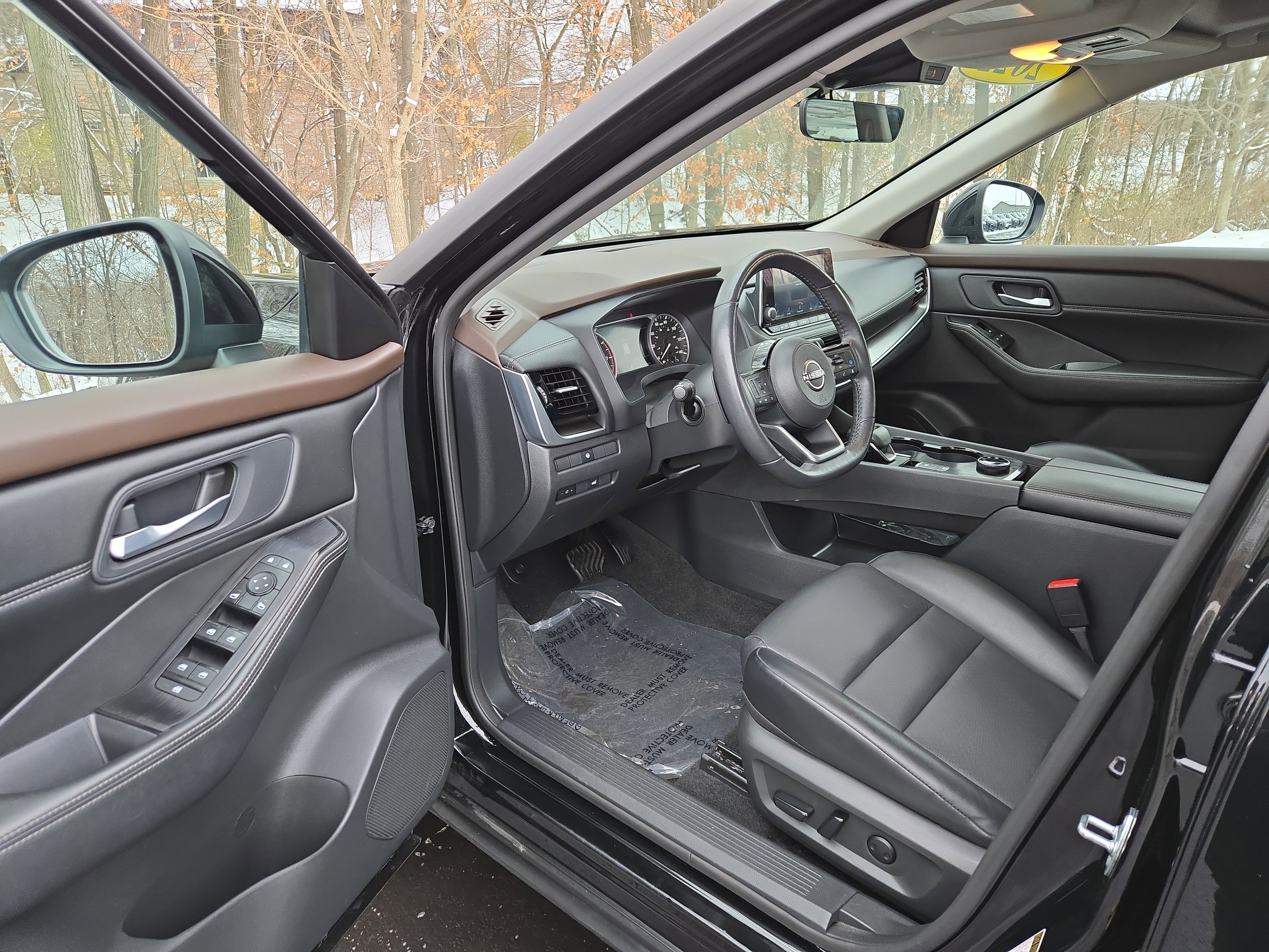 Used 2022 Nissan Rogue SV w/ SV Premium Package image 12