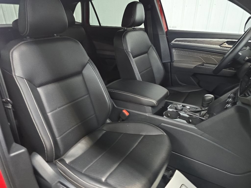 Used 2022 Volkswagen Atlas Cross Sport SE w/ Black Wheel Package AWD/4WD image 14