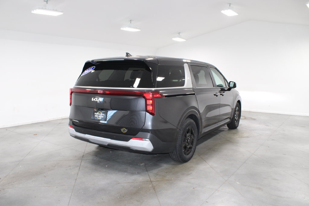 Used 2025 Kia Carnival FWD image 9