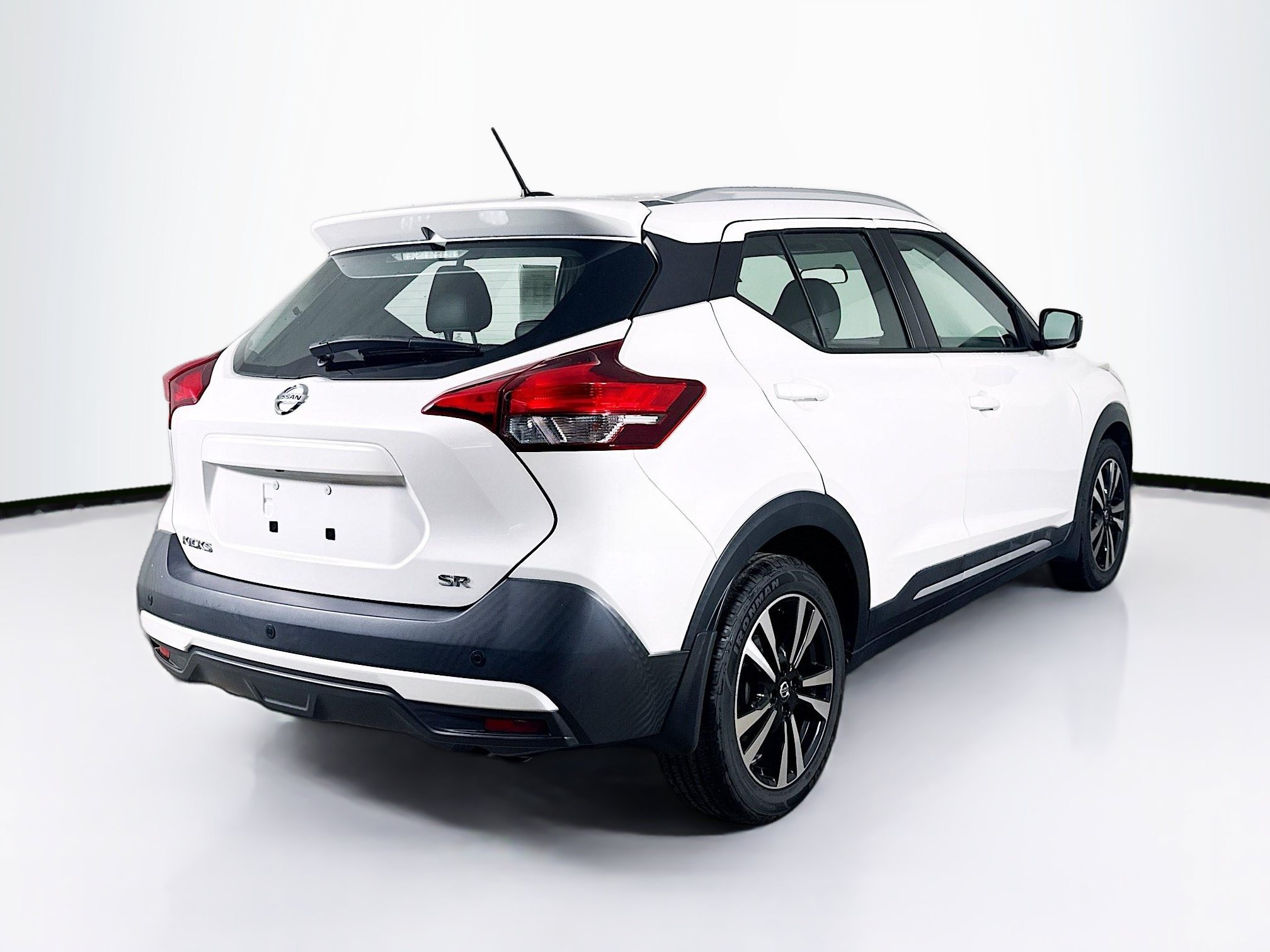 Used 2019 Nissan Kicks SR w/ SR Premium Package FWD image 31