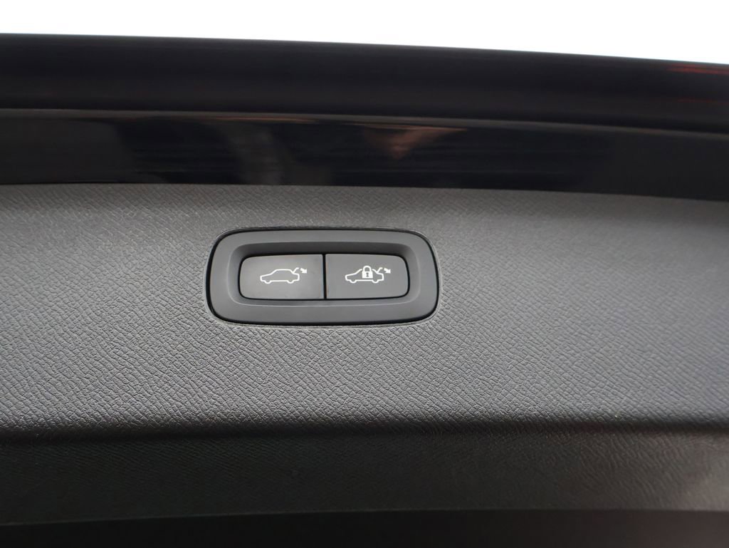 Used 2021 Volvo XC90 T6 Momentum w/ Advanced Package image 22