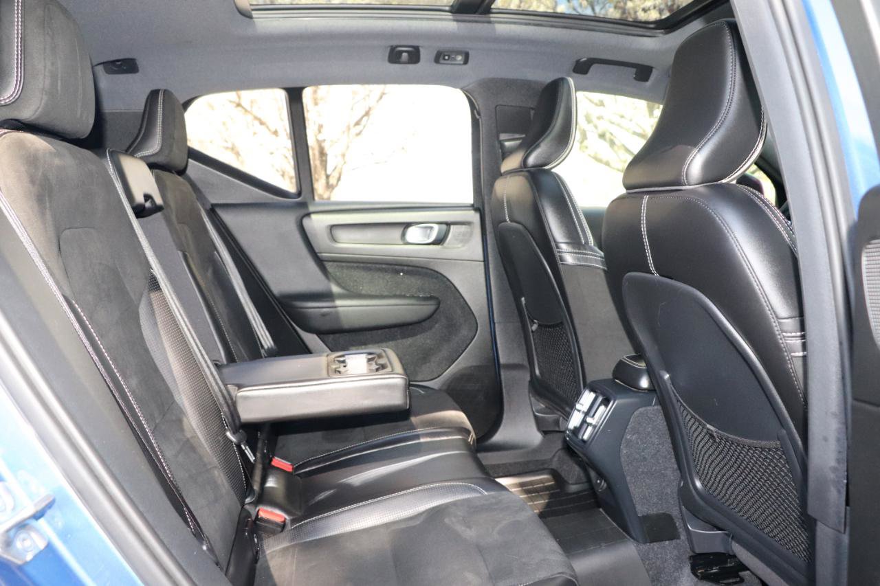 Used 2019 Volvo XC40 T5 R-Design image 32