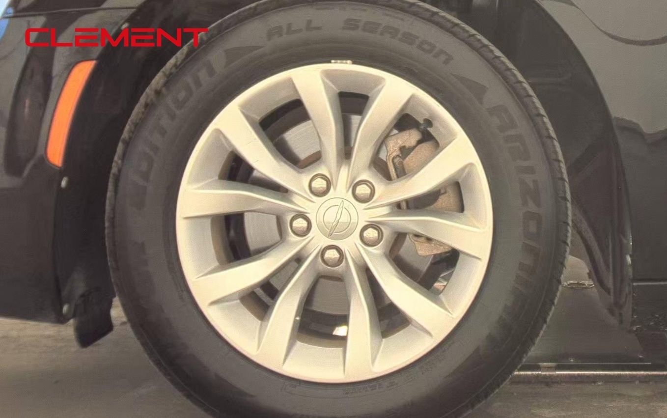 Used 2021 Chrysler 300 Touring image 11