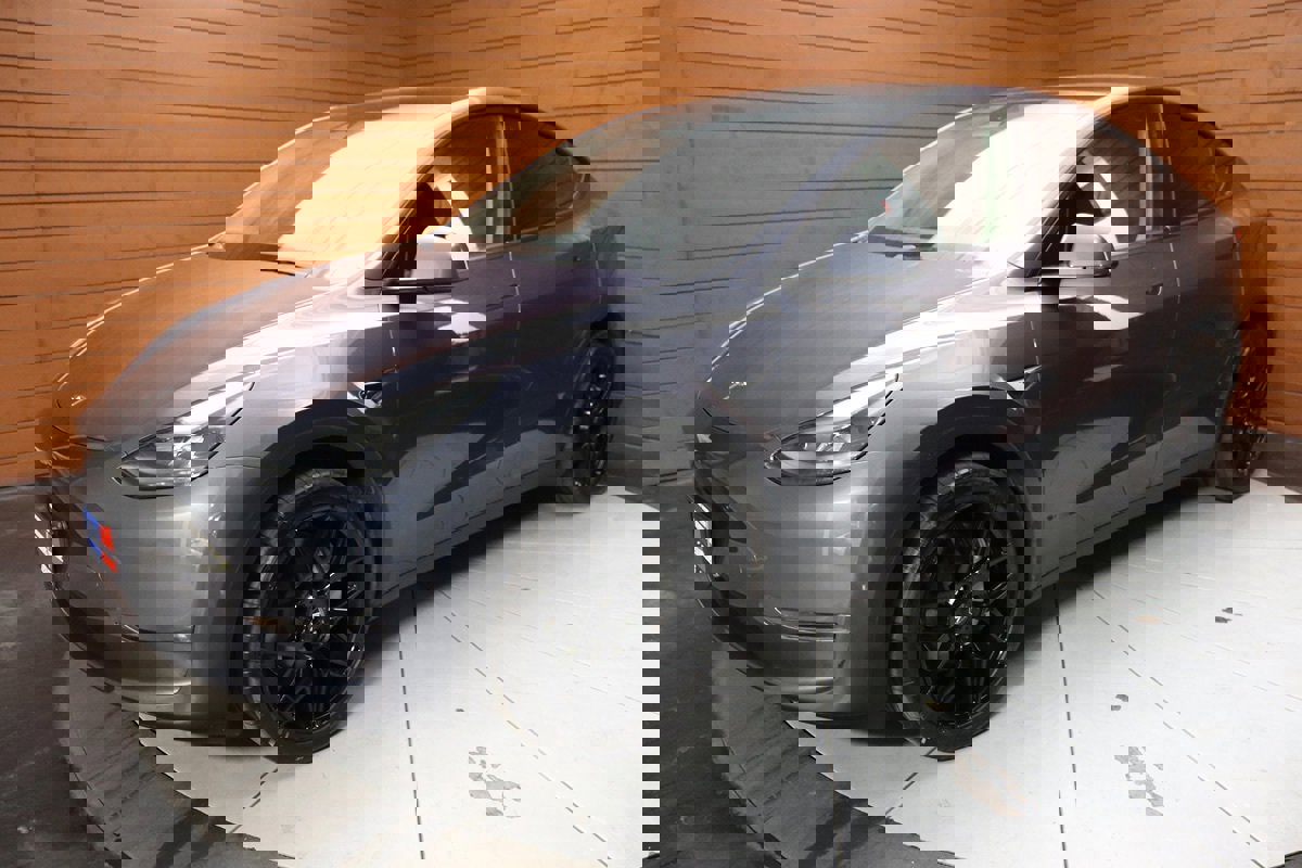Used 2023 Tesla Model Y Long Range image 8