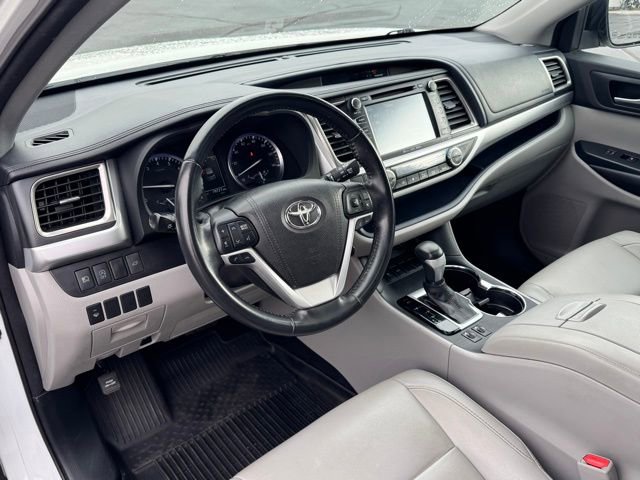 Used 2017 Toyota Highlander XLE image 11