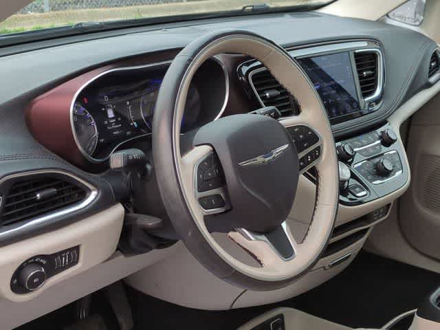 Used 2020 Chrysler Pacifica Limited w/ Advanced Safetytec Group FWD image 10
