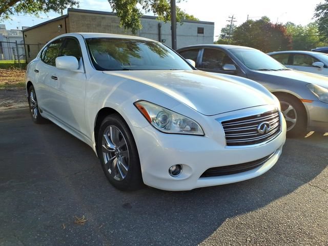Used 2011 INFINITI M37 w/ Premium Pkg RWD image 4