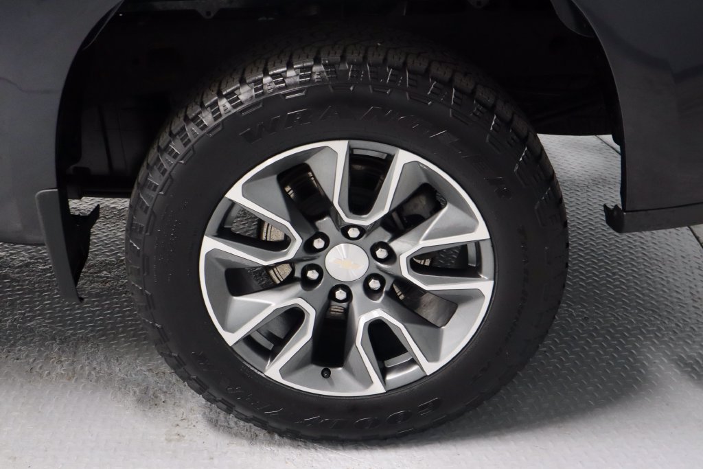 Used 2024 Chevrolet Silverado 1500 LT AWD/4WD image 19