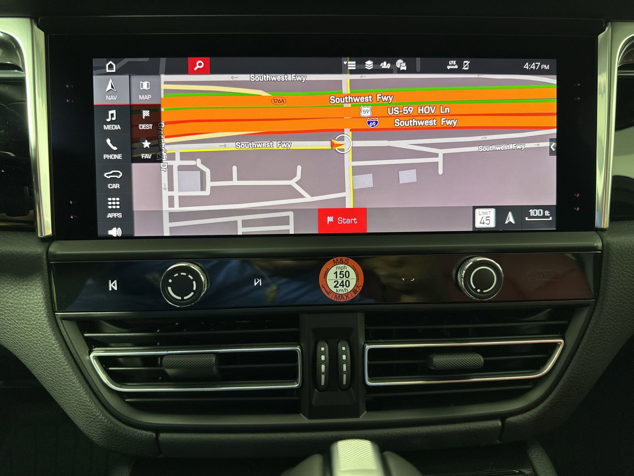 Certified 2025 Porsche Macan image 19