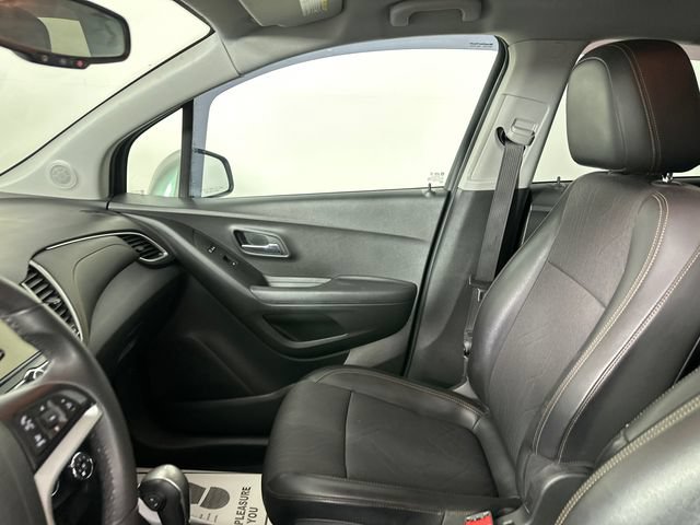 Used 2019 Chevrolet Trax LT w/ LT Convenience Package AWD/4WD image 21