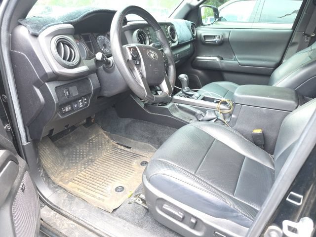 Used 2022 Toyota Tacoma TRD Off-Road w/ TRD Premium Off Road Package AWD/4WD image 2