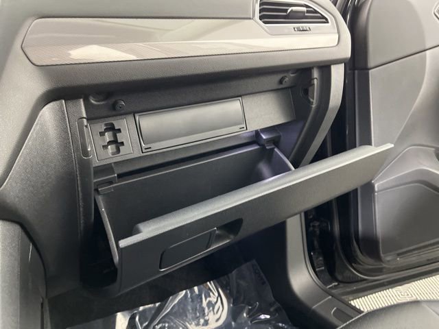 Used 2023 Volkswagen Tiguan SE image 36