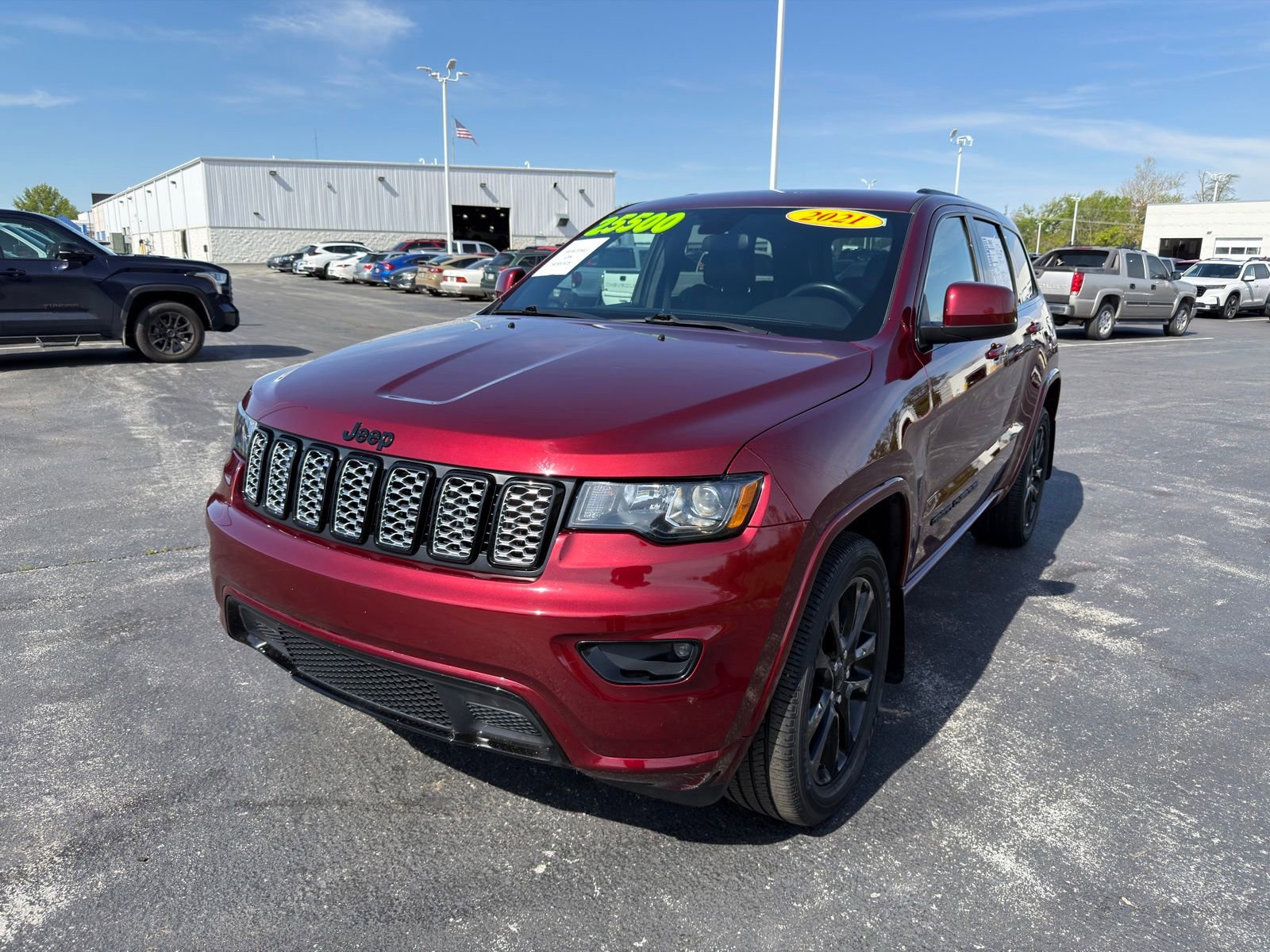Used 2021 Jeep Grand Cherokee Laredo X AWD/4WD image 2