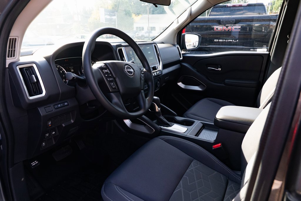 Used 2025 Nissan Frontier SV image 18