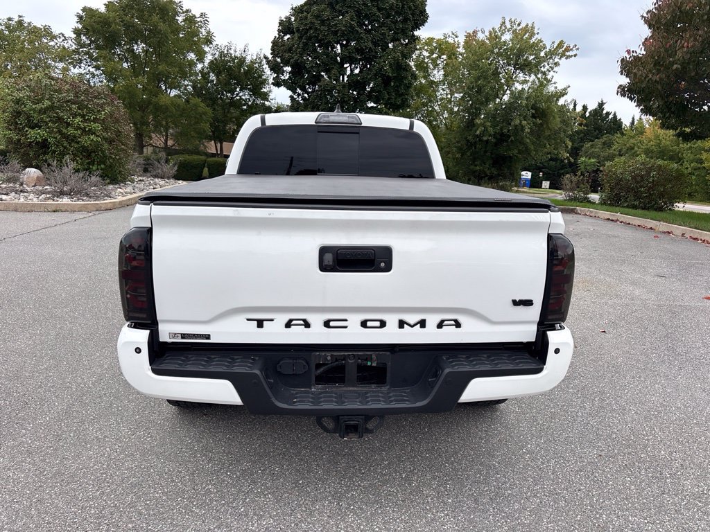 Used 2017 Toyota Tacoma TRD Sport w/ Premium & Technology Package AWD/4WD image 4