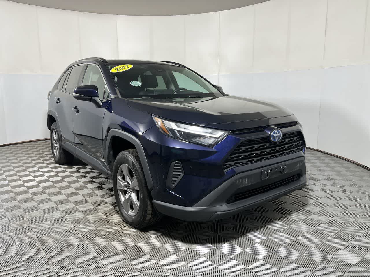 Used 2022 Toyota RAV4 XLE AWD/4WD image 2
