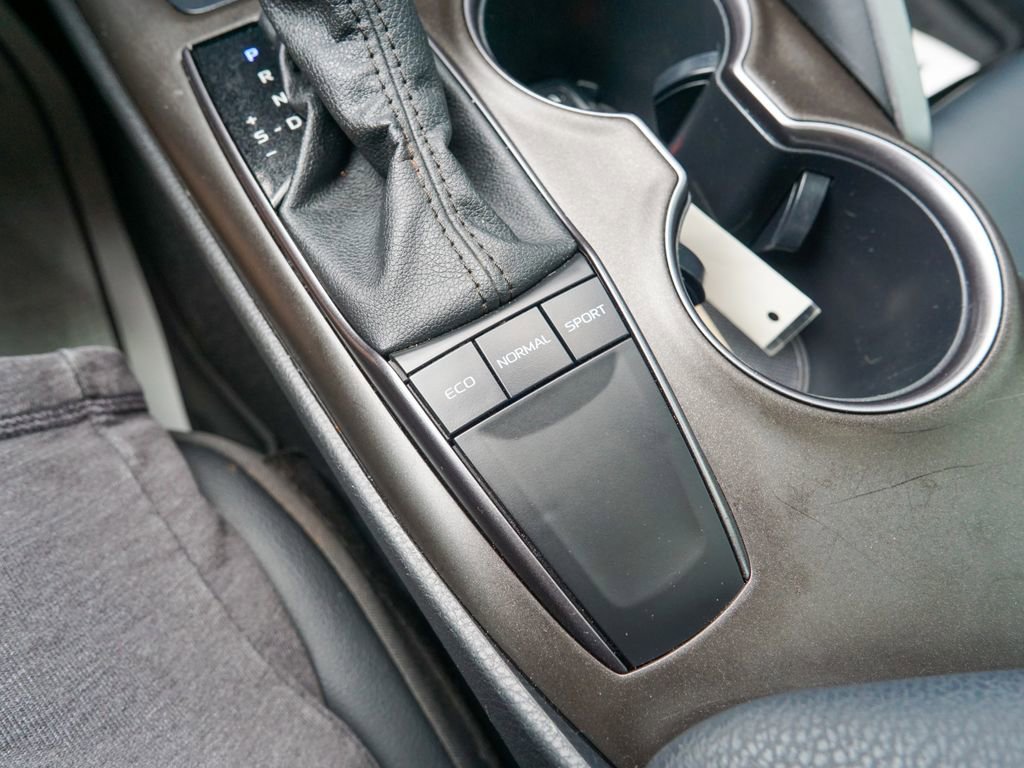 Used 2023 Toyota Camry SE w/ Convenience Package FWD image 25
