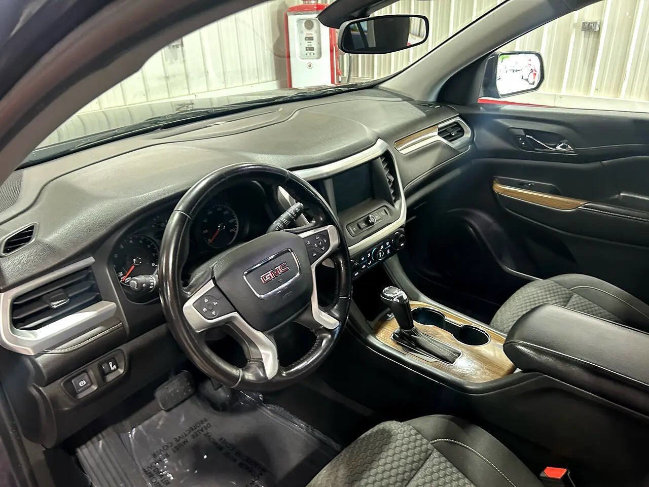 Used 2019 GMC Acadia SLE FWD image 13
