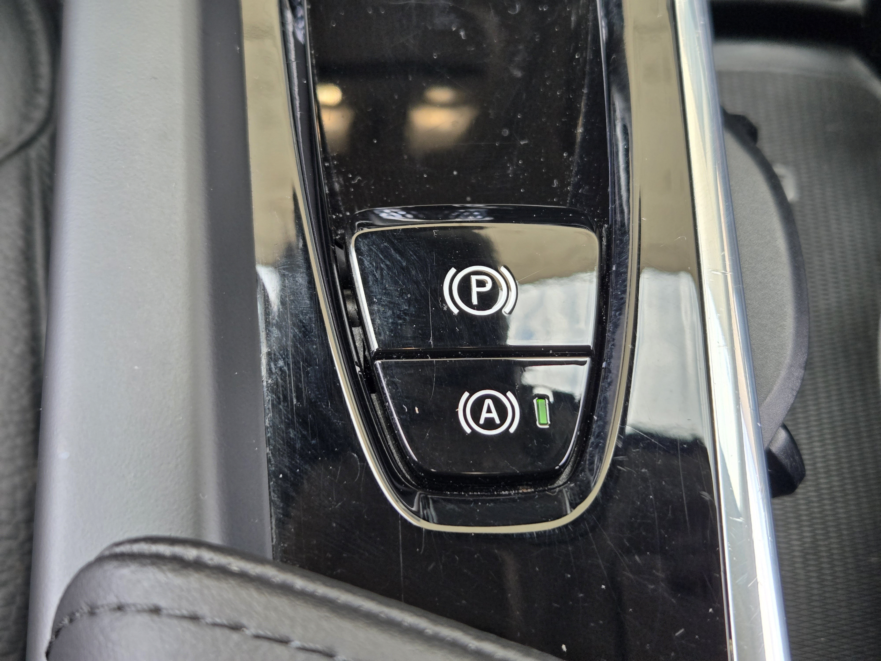 Used 2024 Volvo XC60 B5 Plus w/ Protection Package Premier AWD/4WD image 19