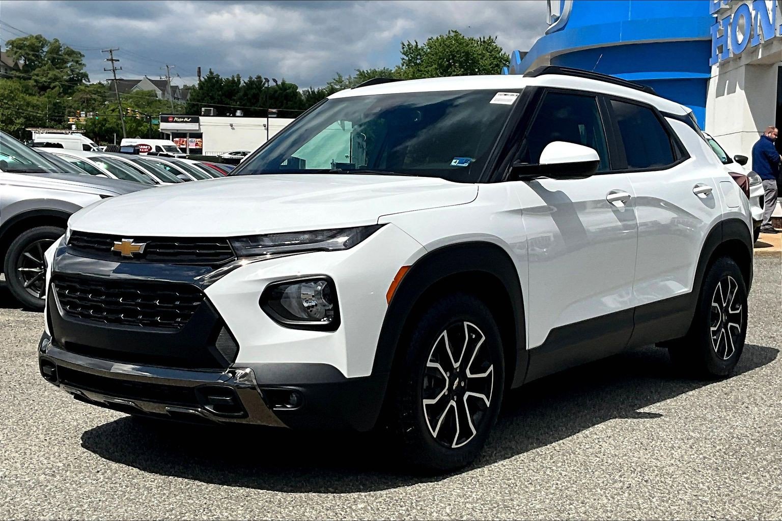 Used 2022 Chevrolet TrailBlazer ACTIV w/ Sun and Liftgate Package FWD image 1