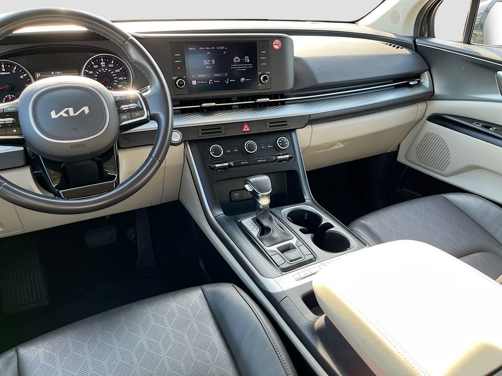 Used 2024 Kia Carnival LX image 21