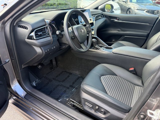 Used 2023 Toyota Camry SE FWD image 11