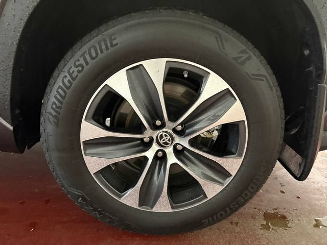 Certified 2024 Toyota Highlander XLE AWD/4WD image 28