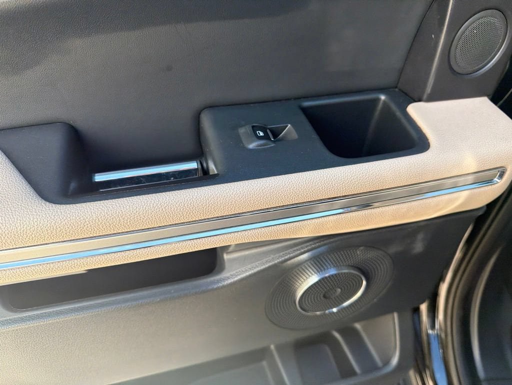 Used 2023 Ford Expedition Limited AWD/4WD image 19